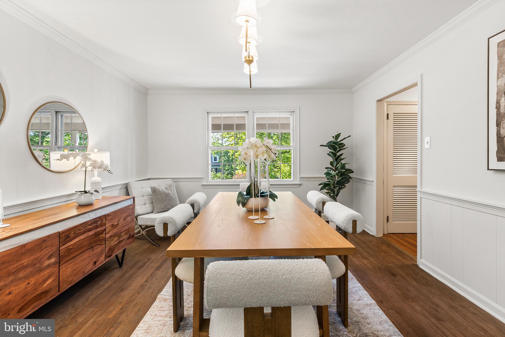 563 APPLEWOOD DRIVE