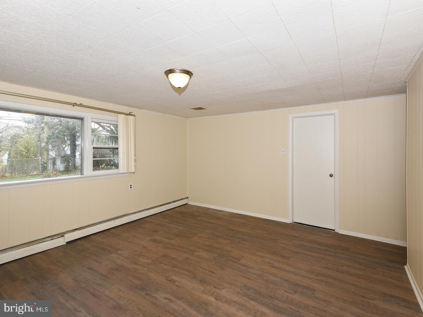 VILLAGE GREEN - Residential