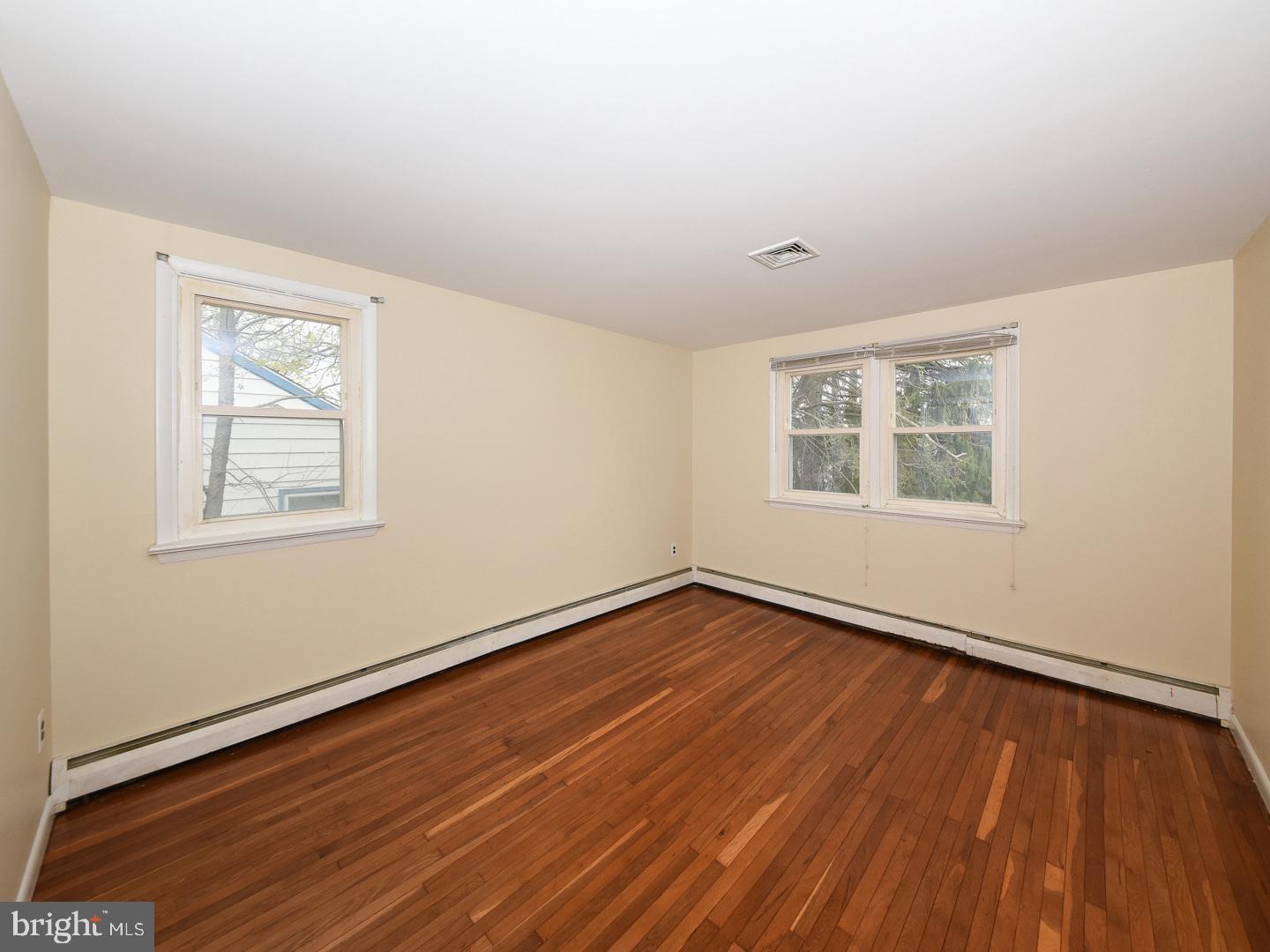 VILLAGE GREEN - Residential