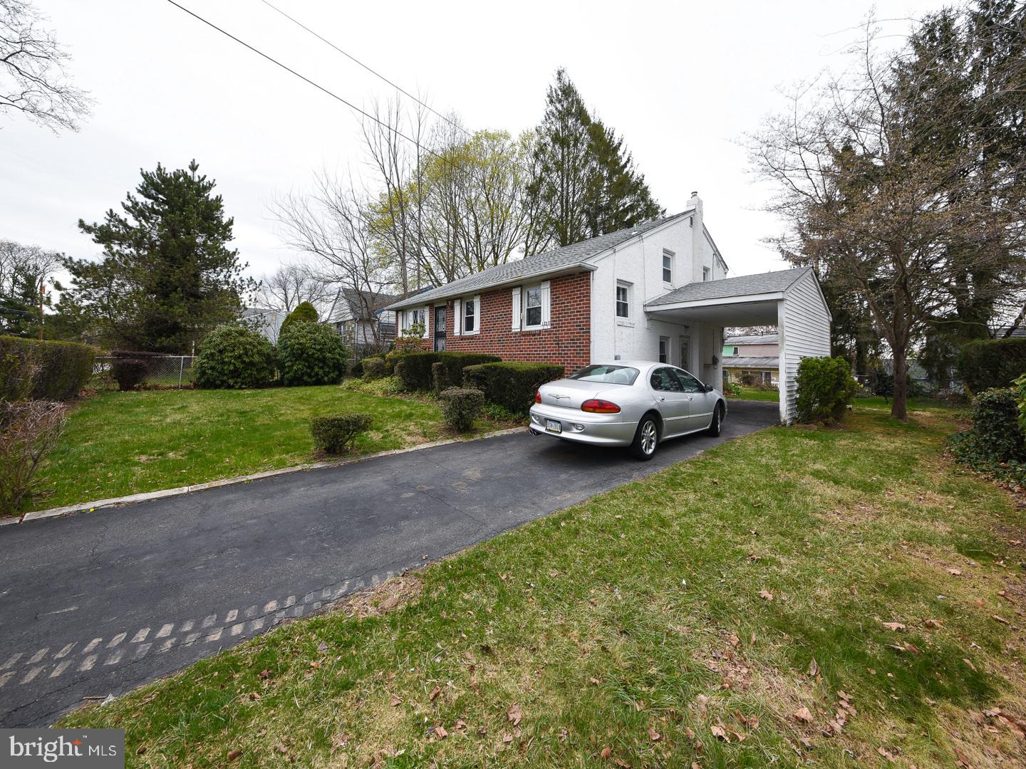 VILLAGE GREEN - Residential