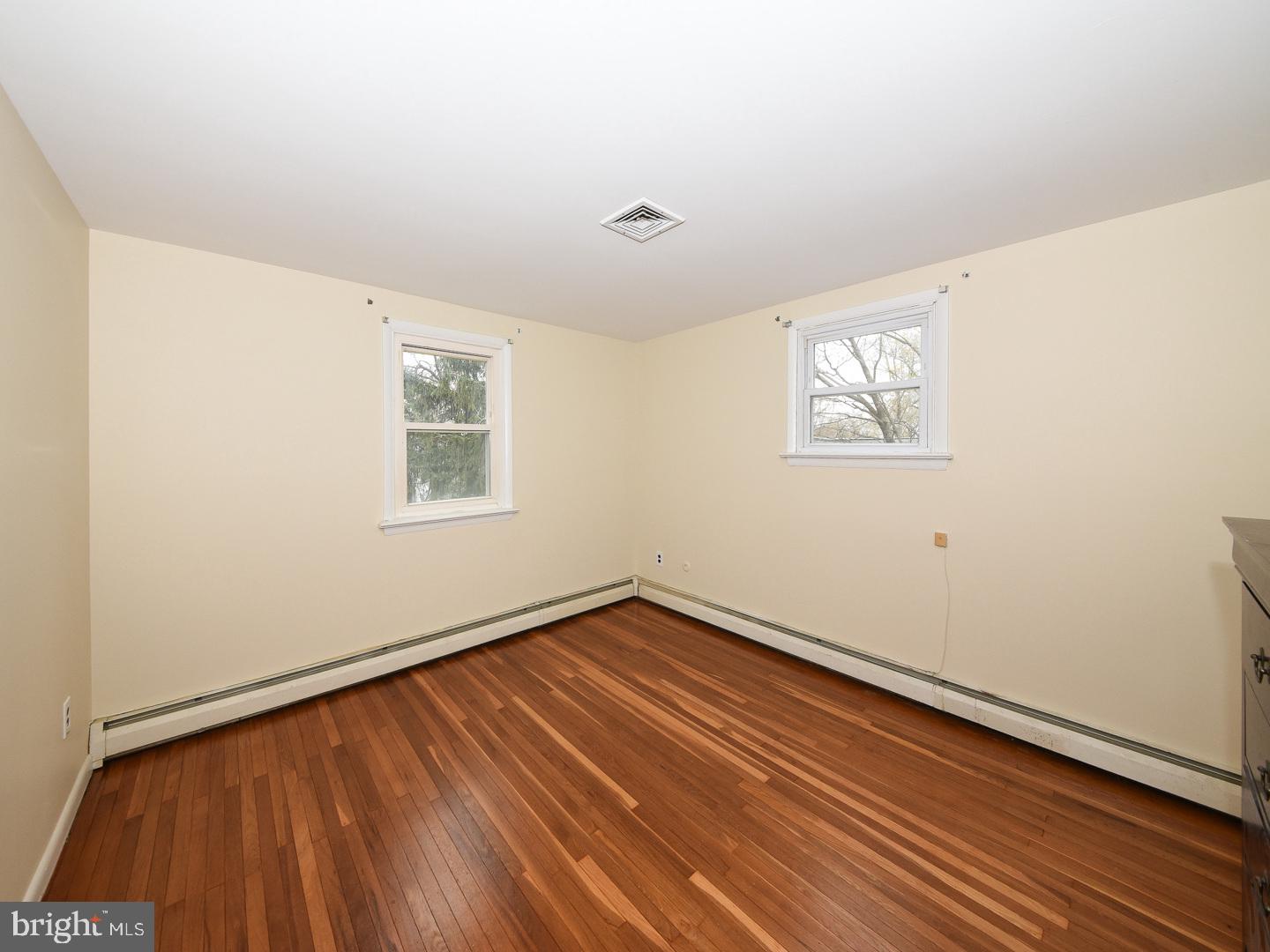 VILLAGE GREEN - Residential