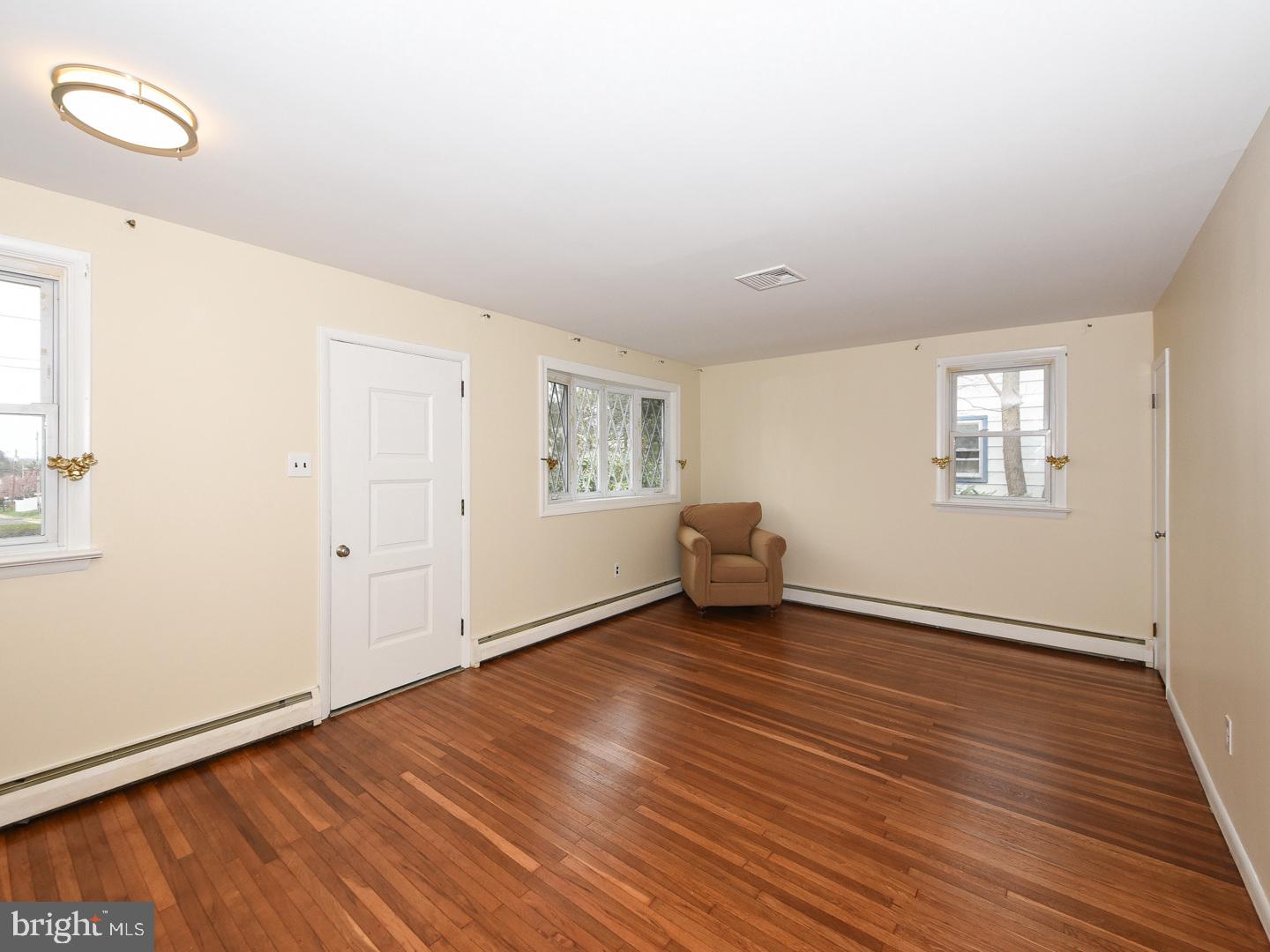 VILLAGE GREEN - Residential