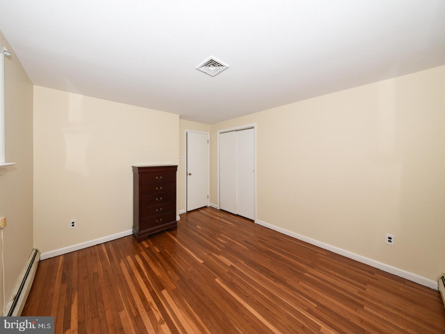 VILLAGE GREEN - Residential