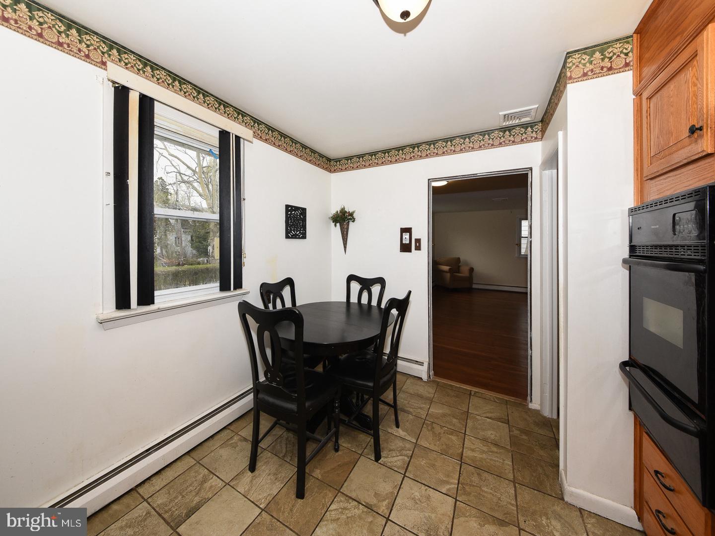 VILLAGE GREEN - Residential