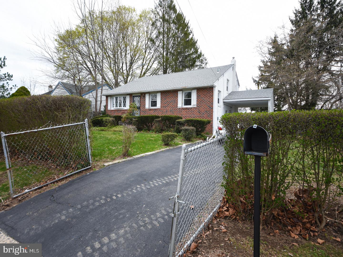 VILLAGE GREEN - Residential