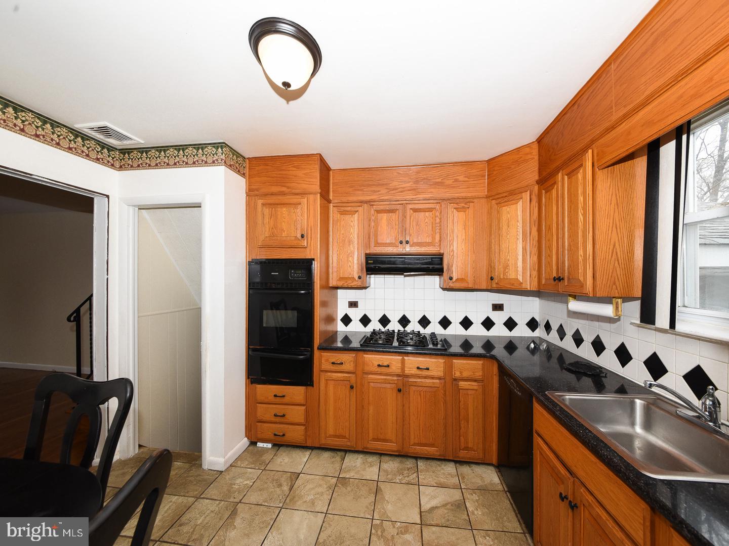 VILLAGE GREEN - Residential