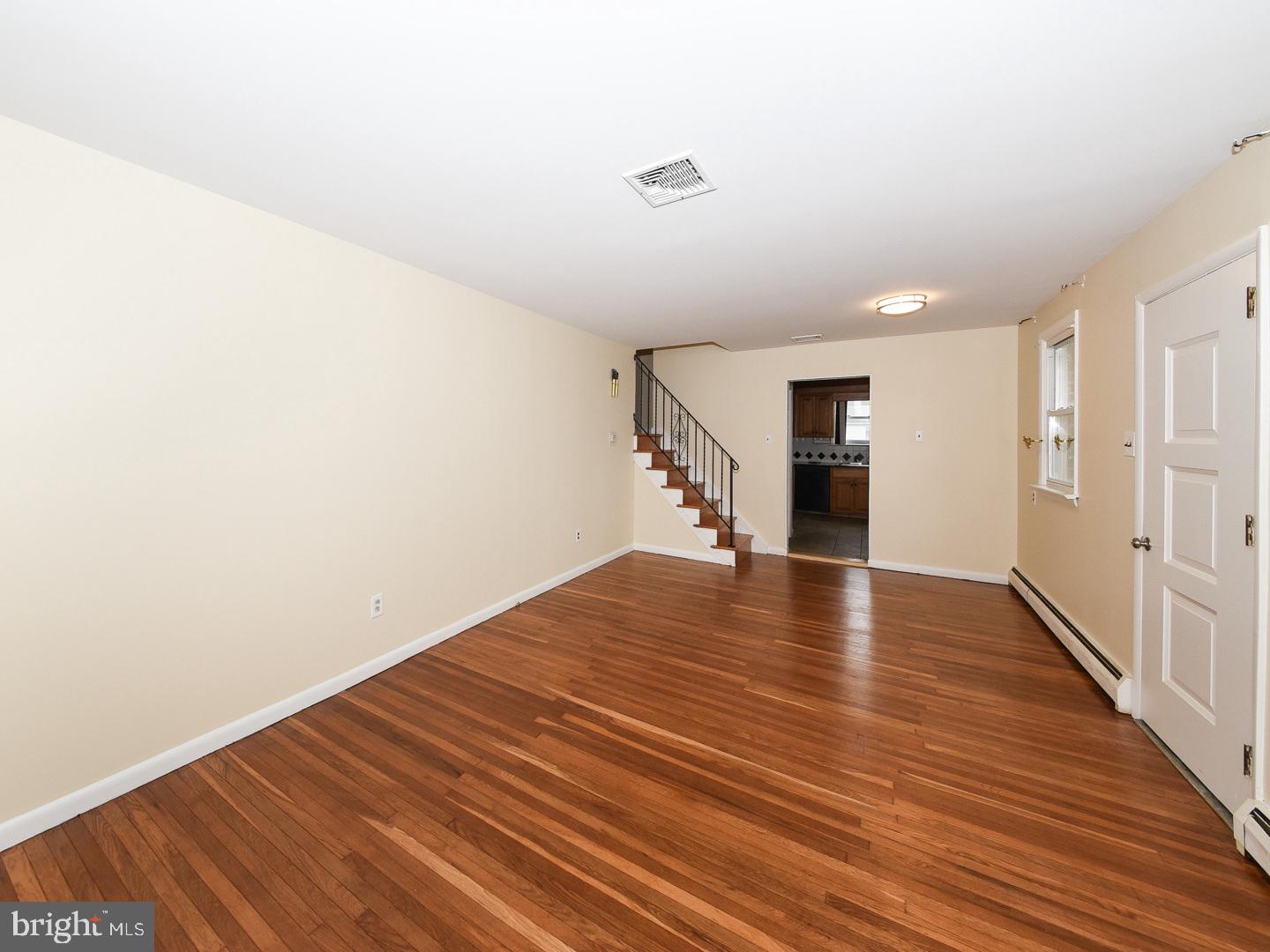 VILLAGE GREEN - Residential