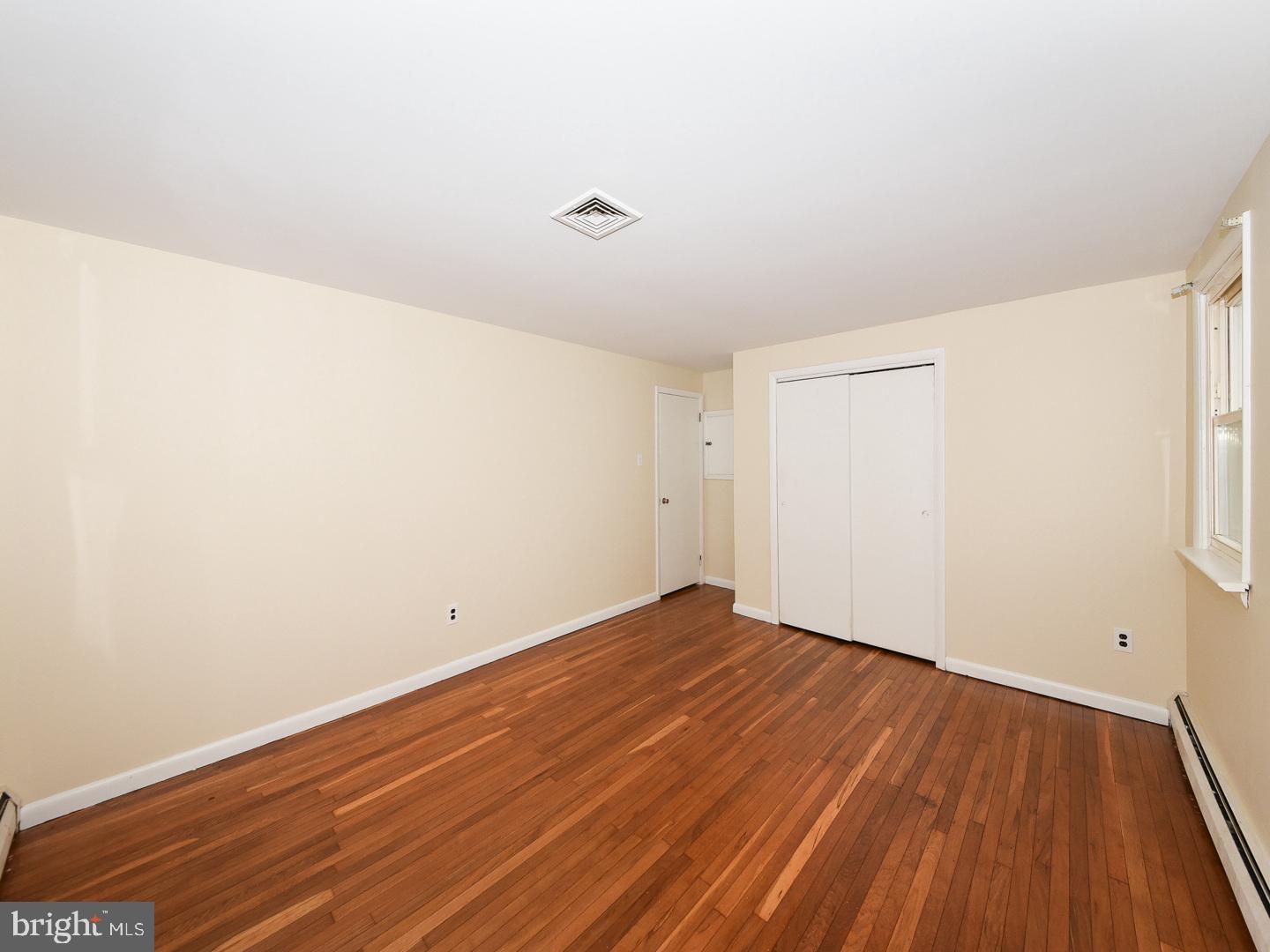 VILLAGE GREEN - Residential