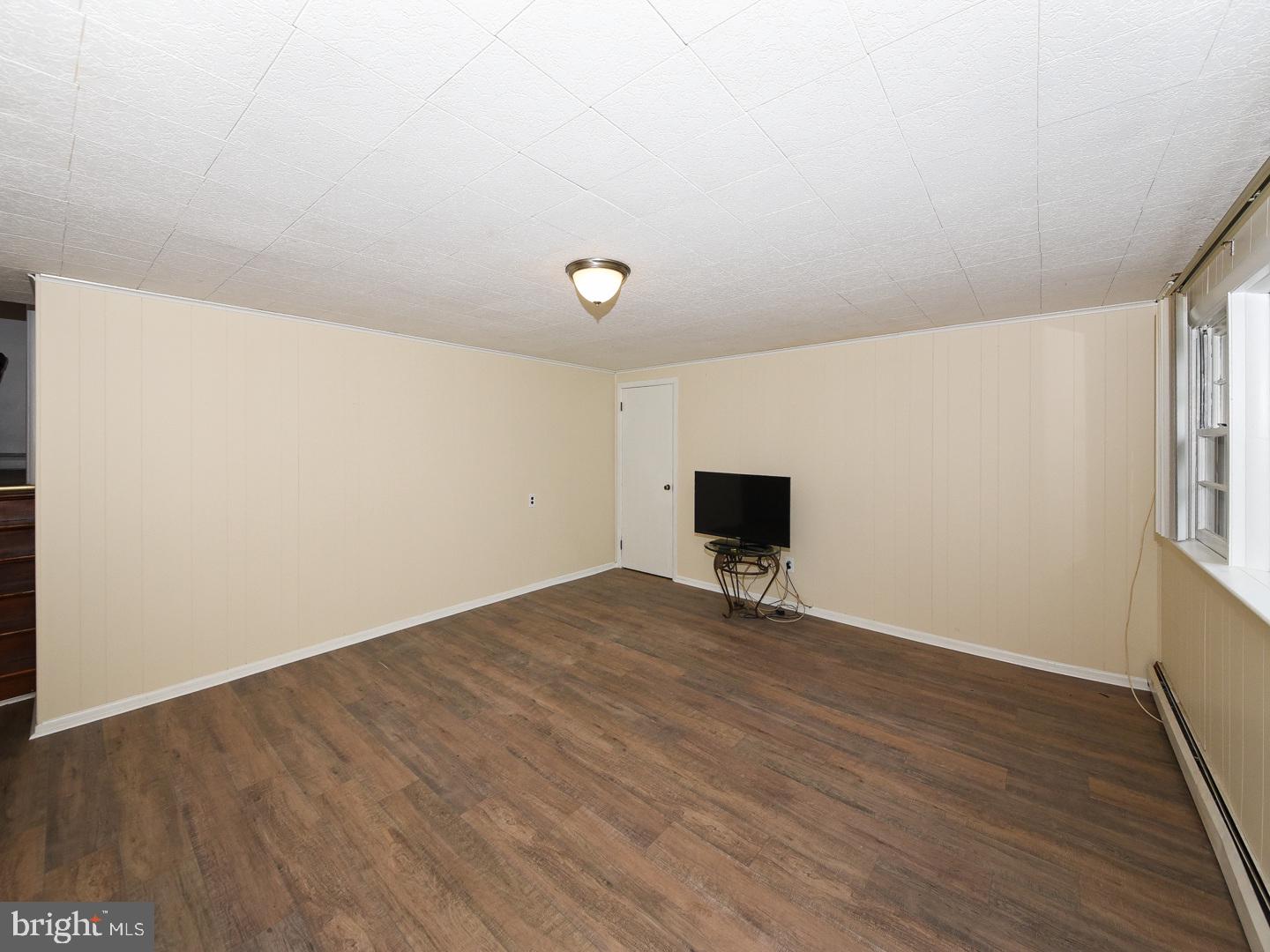 VILLAGE GREEN - Residential