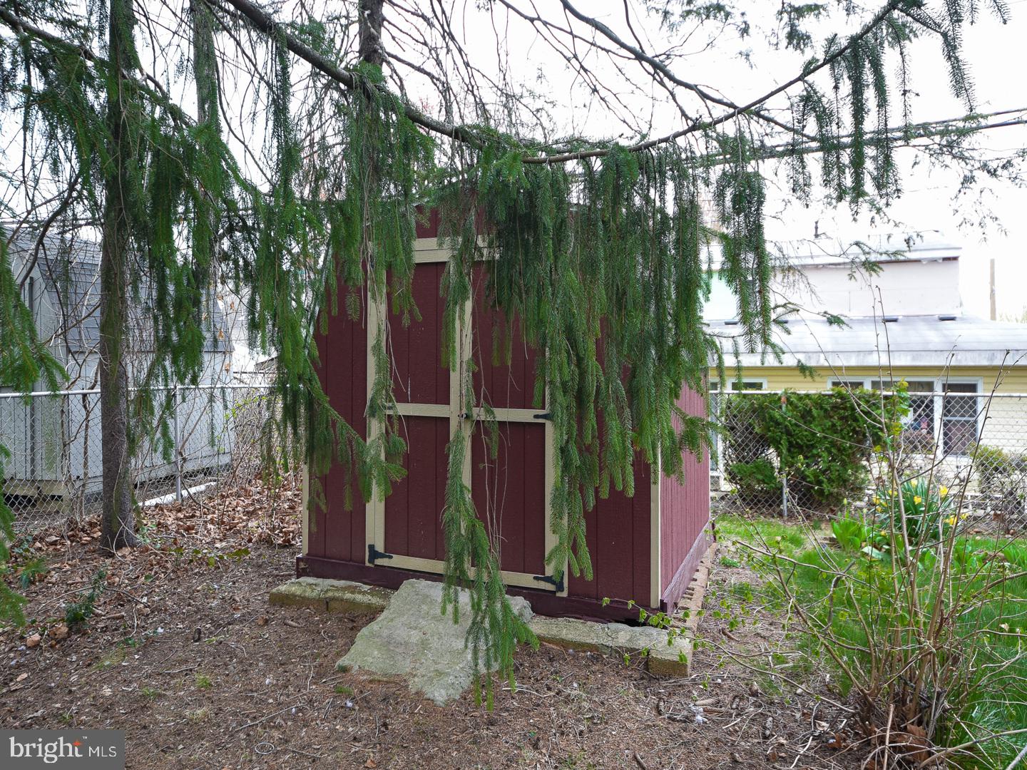 VILLAGE GREEN - Residential