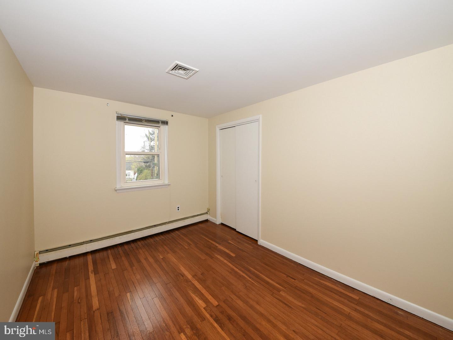 VILLAGE GREEN - Residential