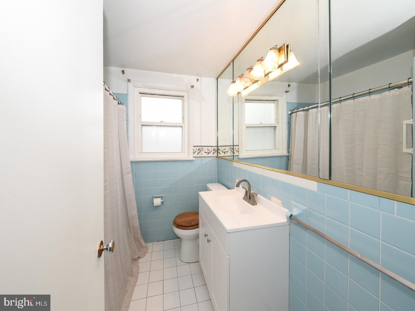 VILLAGE GREEN - Residential