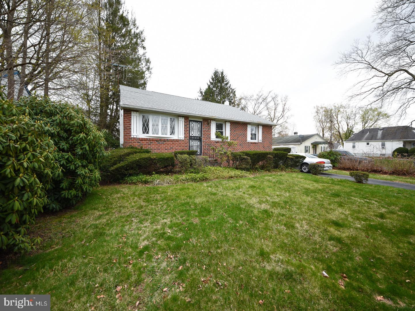 VILLAGE GREEN - Residential