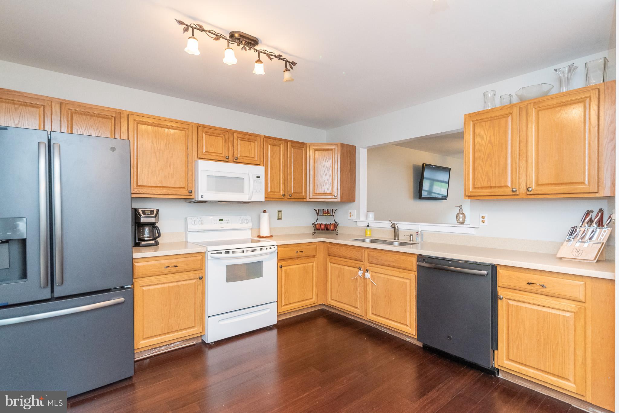 VILLAGE OF THOMAS RUN - Residential