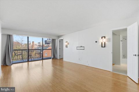 Photo of 1401 N Rhodes Street #503, ARLINGTON, VA 22209 (MLS # VAAR2067108)