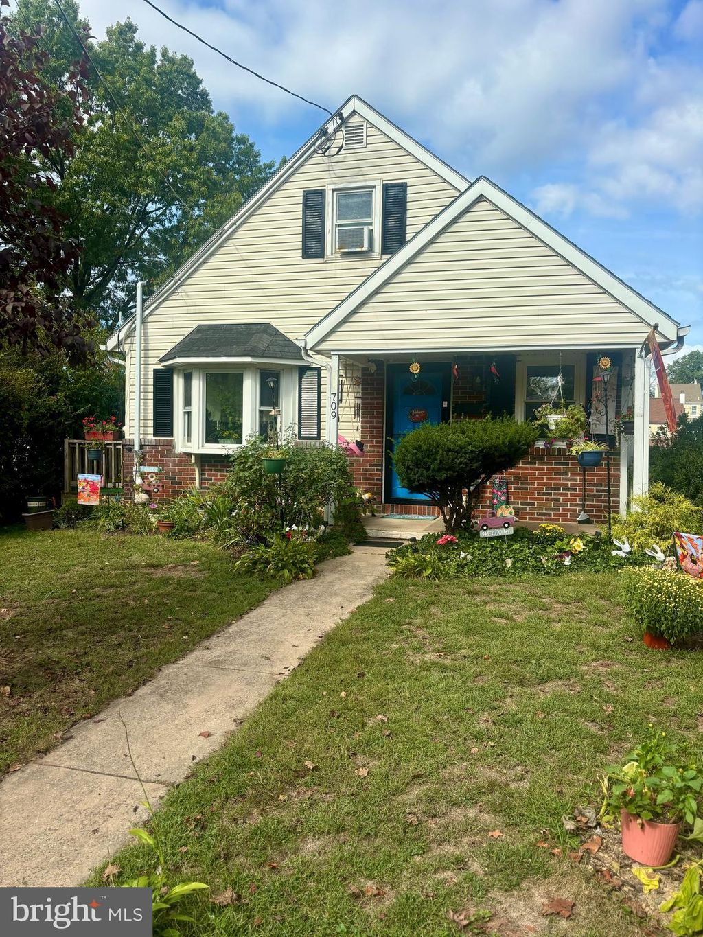 Photo of 709 Logan St, POTTSTOWN, PA 19464 (MLS # PAMC2157558)