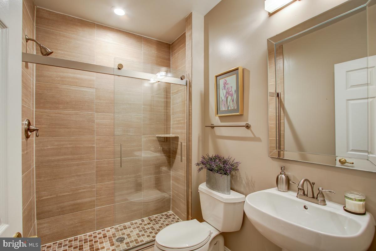 LOWES ISLAND/CASCADES - Residential