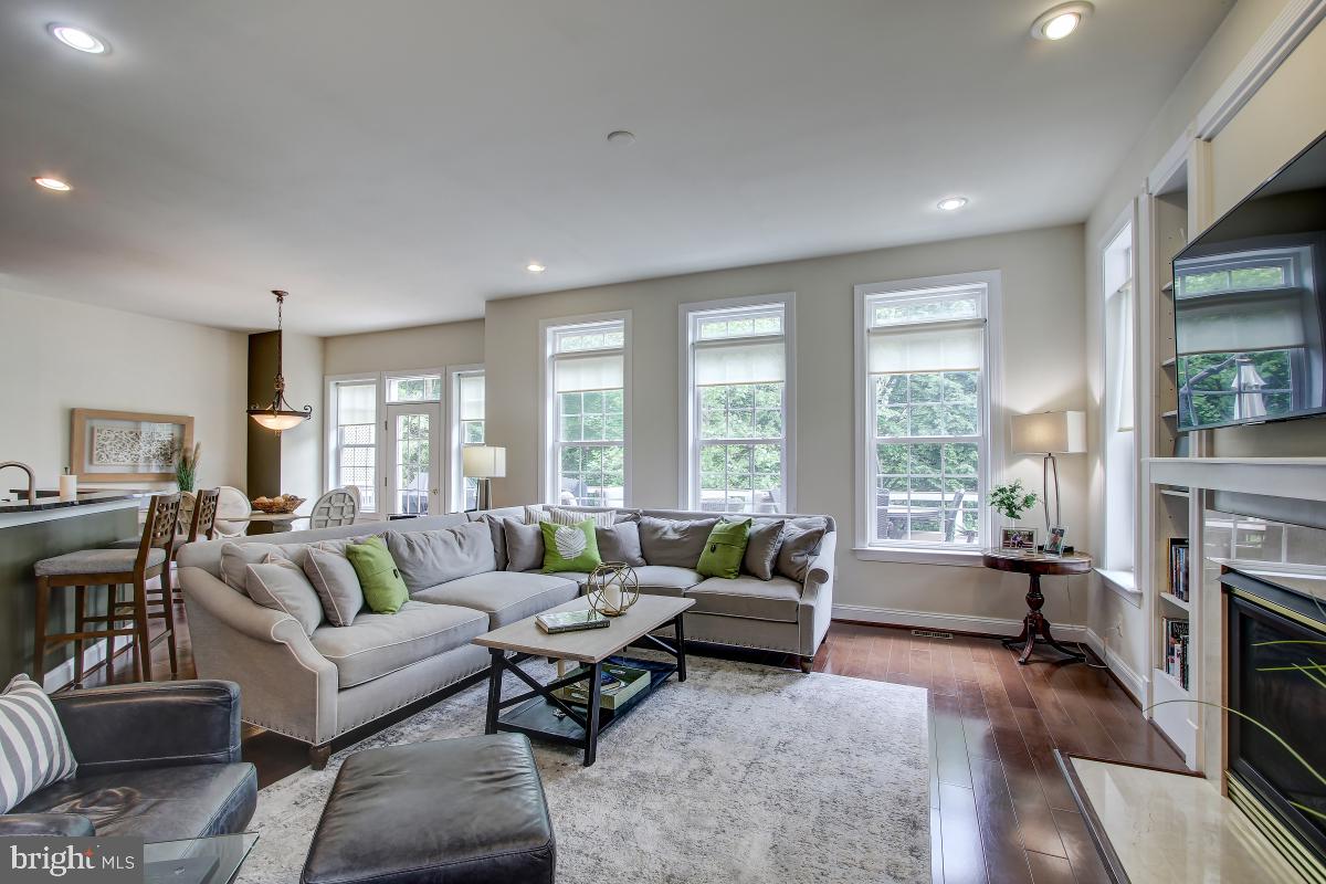 LOWES ISLAND/CASCADES - Residential