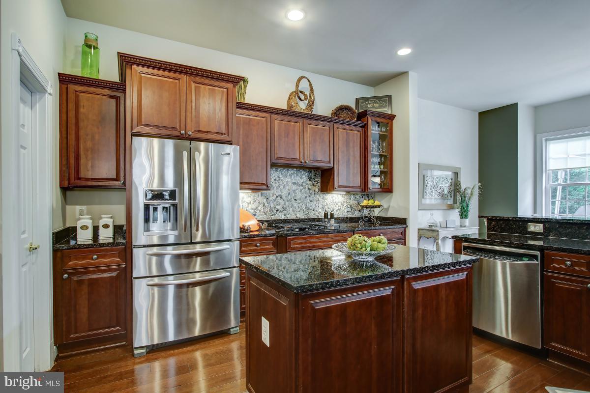 LOWES ISLAND/CASCADES - Residential