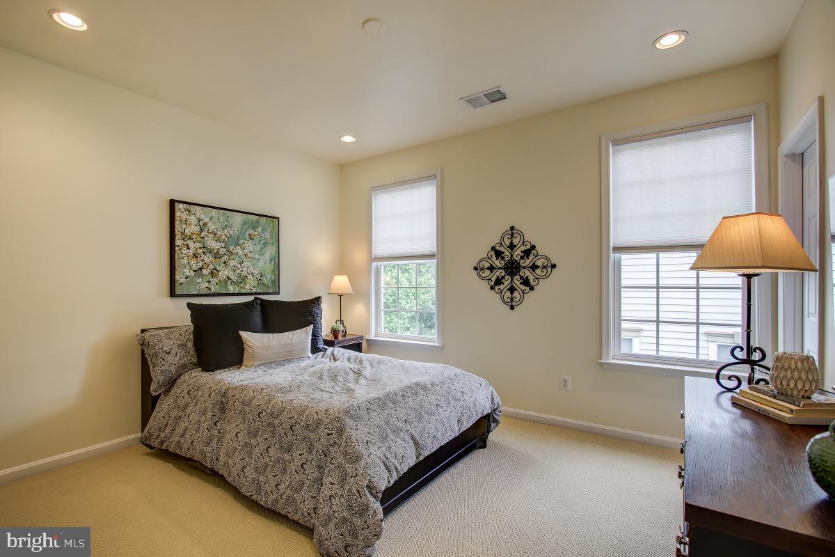 LOWES ISLAND/CASCADES - Residential