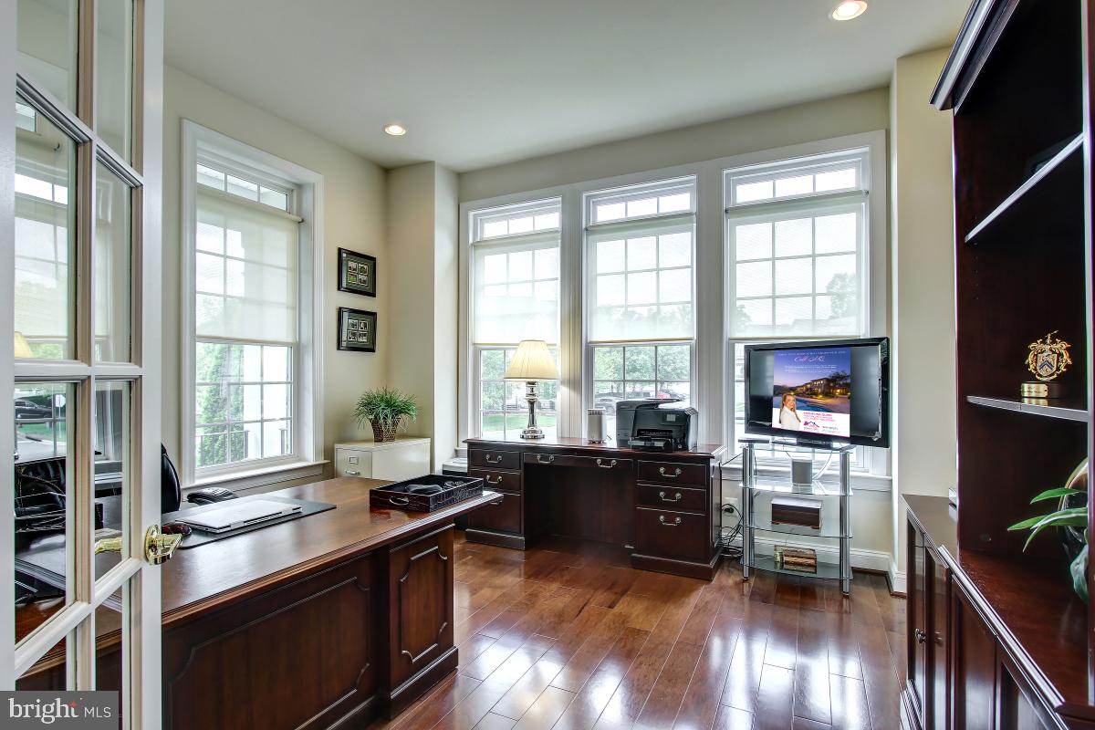 LOWES ISLAND/CASCADES - Residential