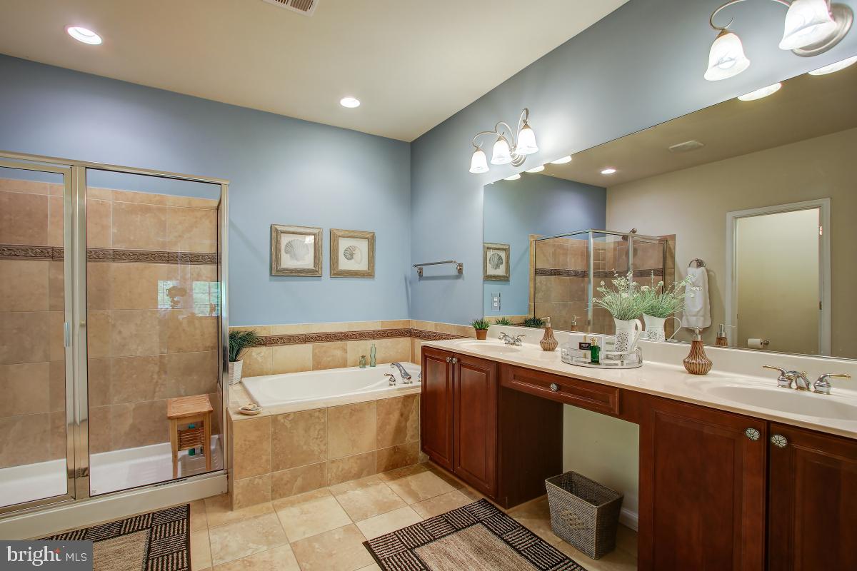 LOWES ISLAND/CASCADES - Residential