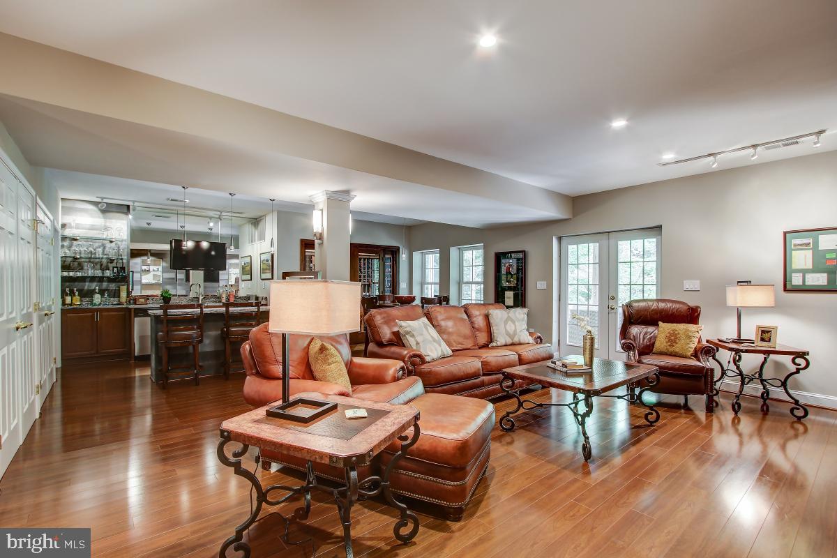 LOWES ISLAND/CASCADES - Residential