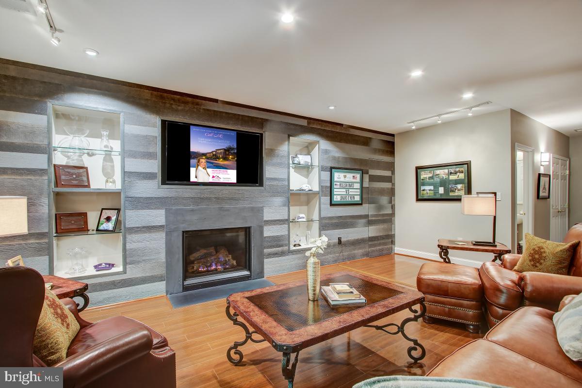 LOWES ISLAND/CASCADES - Residential