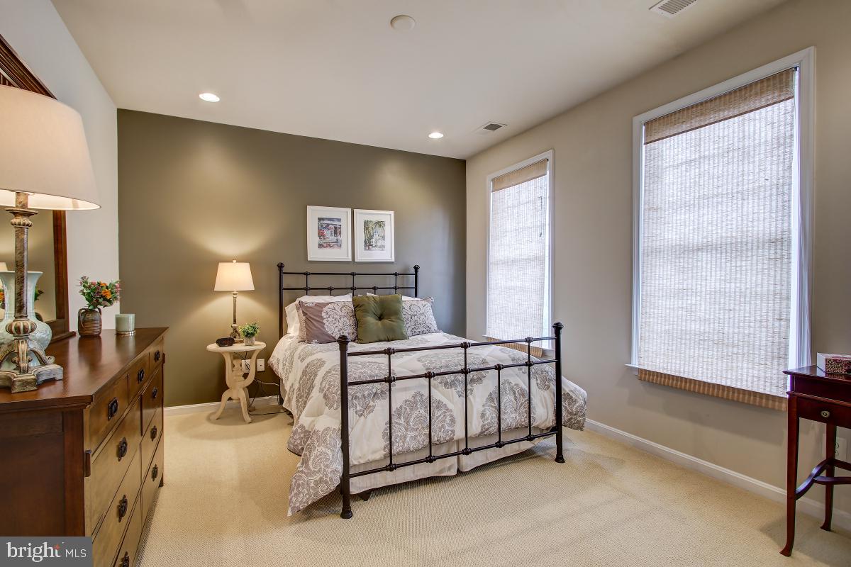 LOWES ISLAND/CASCADES - Residential