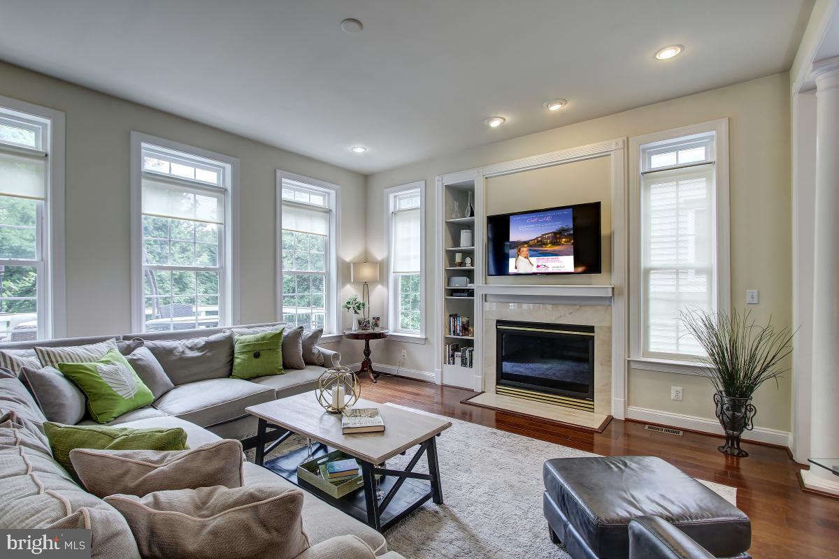 LOWES ISLAND/CASCADES - Residential