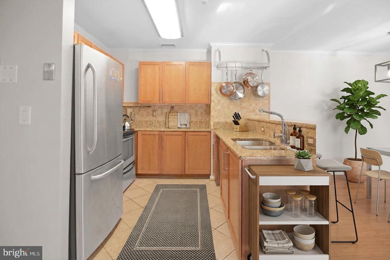 30 HEARTHSTONE COURT E