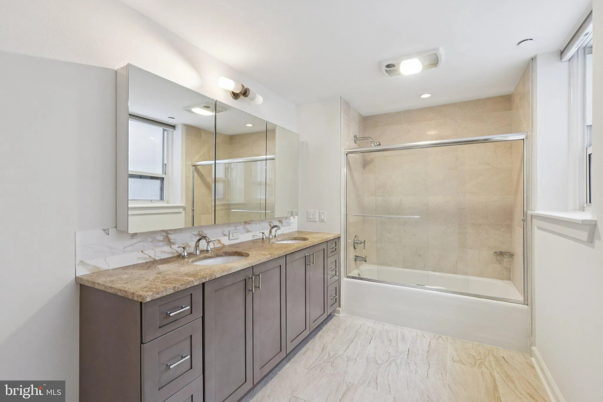 Philadelphia, Pennsylvania 19102, United States, 1 Bedroom Bedrooms, ,2 BathroomsBathrooms,Residential,Active,233729