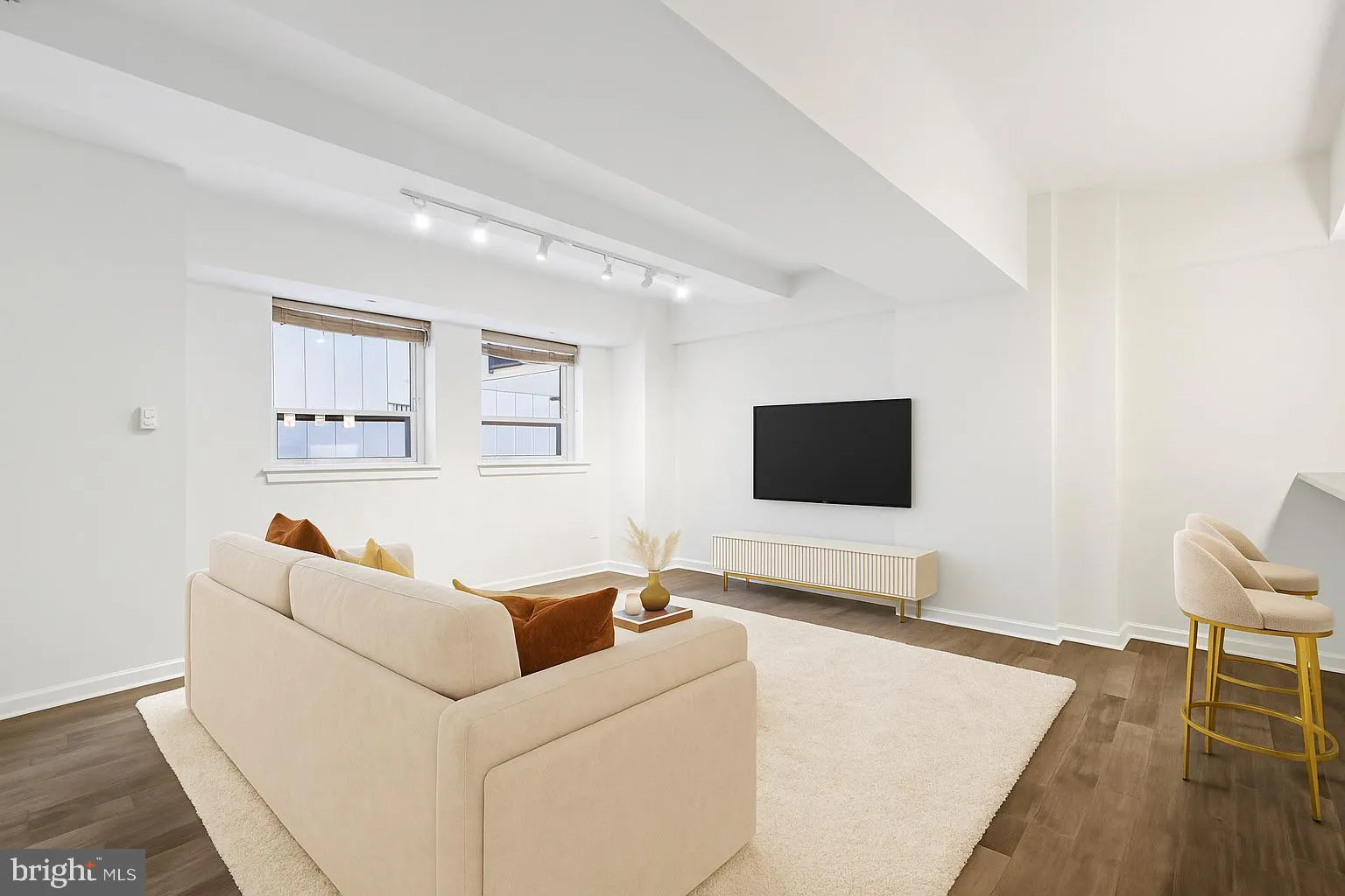 Philadelphia, Pennsylvania 19102, United States, 1 Bedroom Bedrooms, ,2 BathroomsBathrooms,Residential,Active,233729