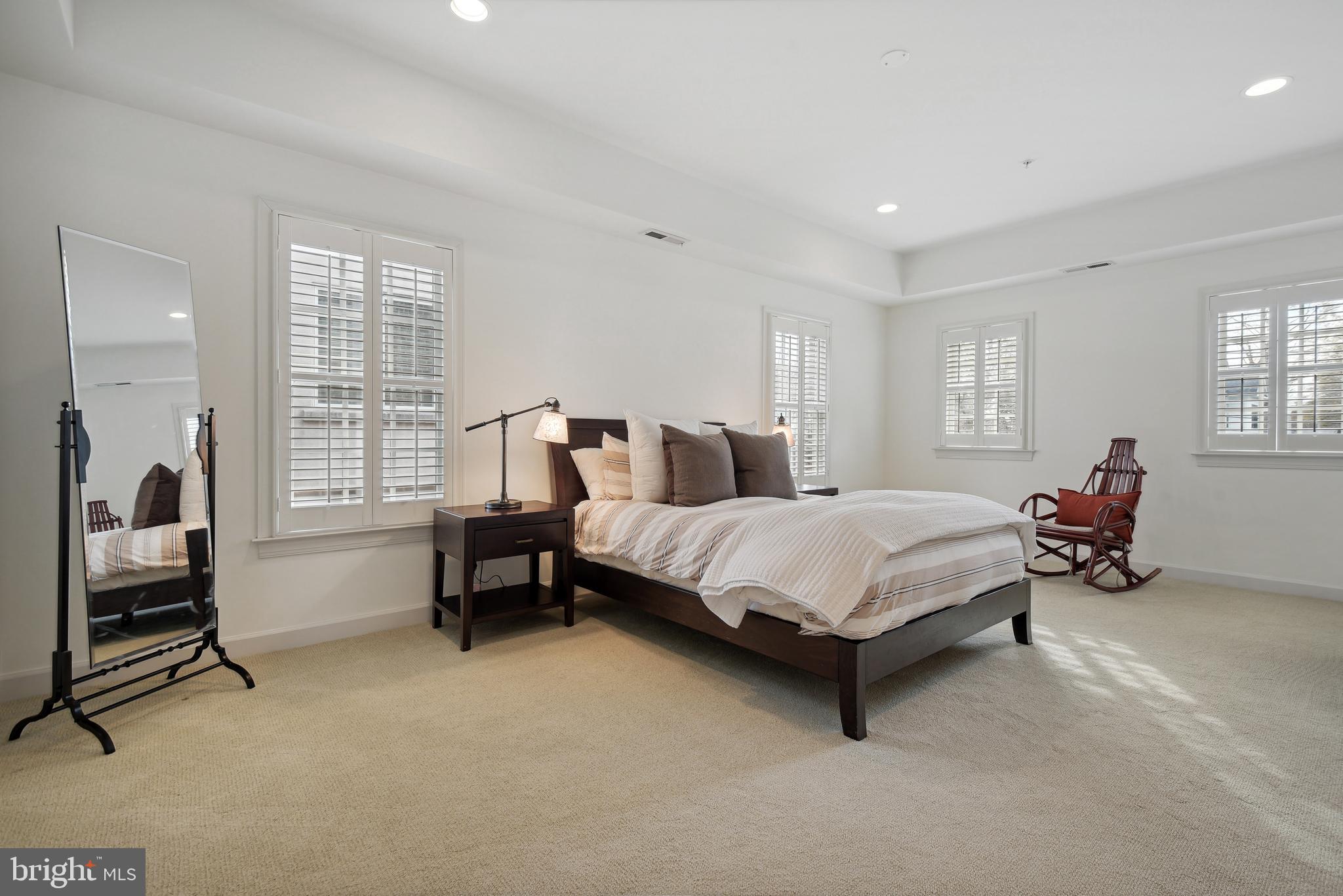 ENGLISH VILLAGE - Residential