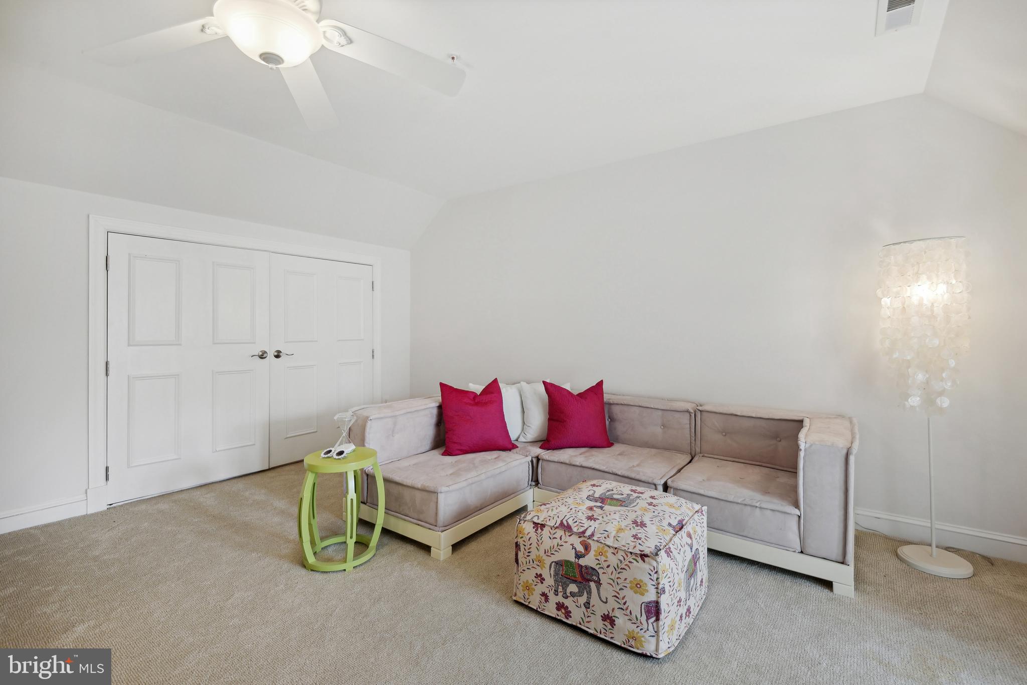 ENGLISH VILLAGE - Residential