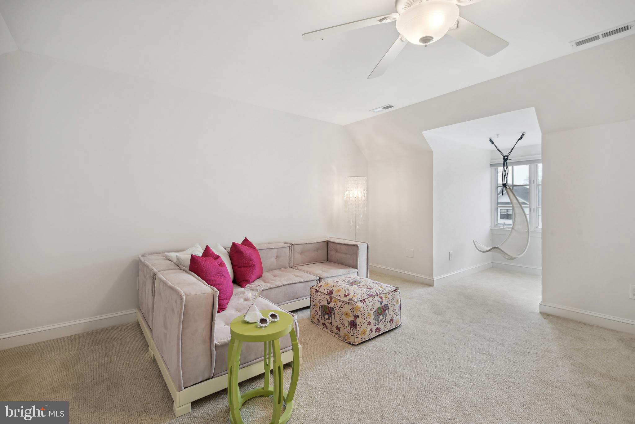 ENGLISH VILLAGE - Residential