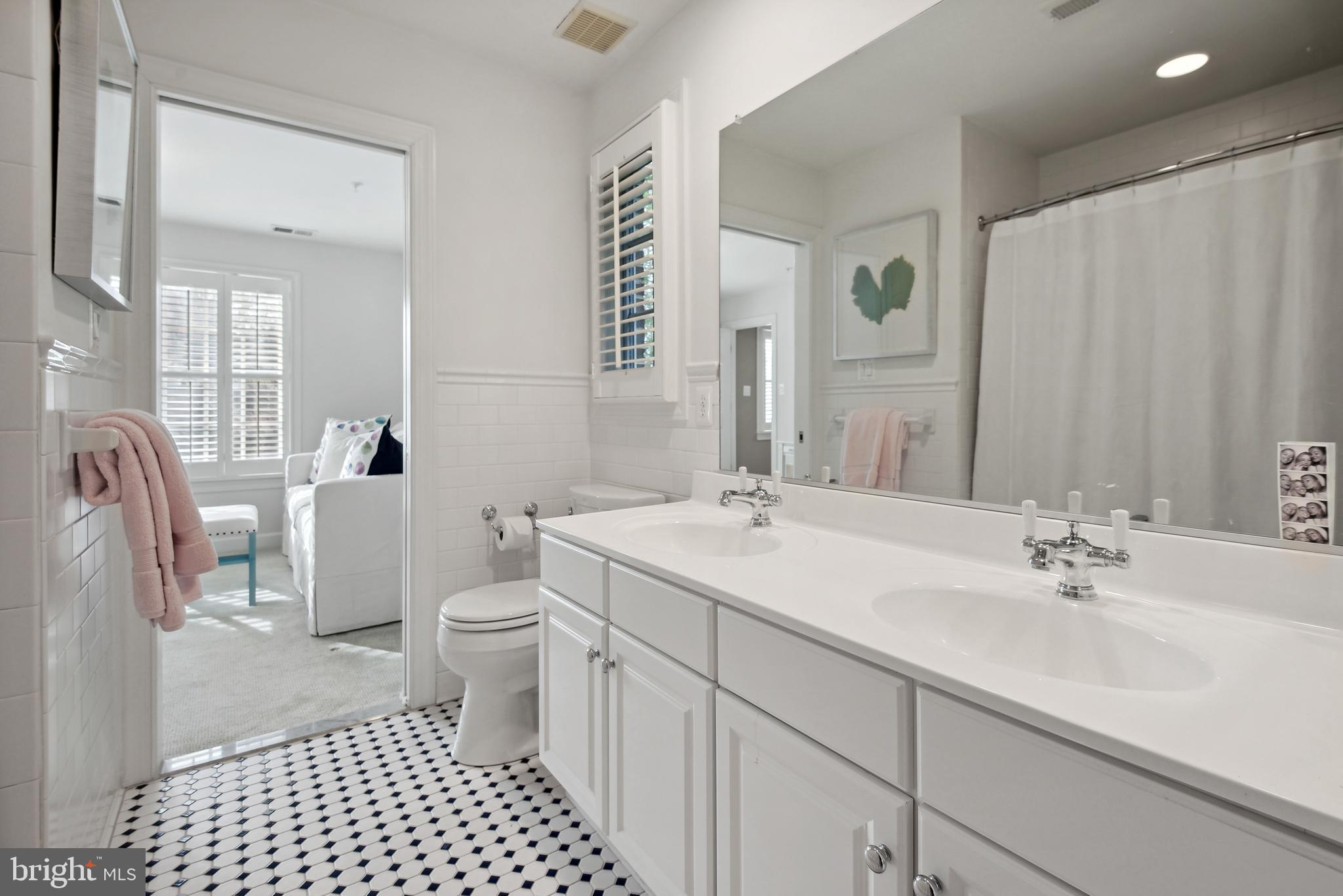 ENGLISH VILLAGE - Residential