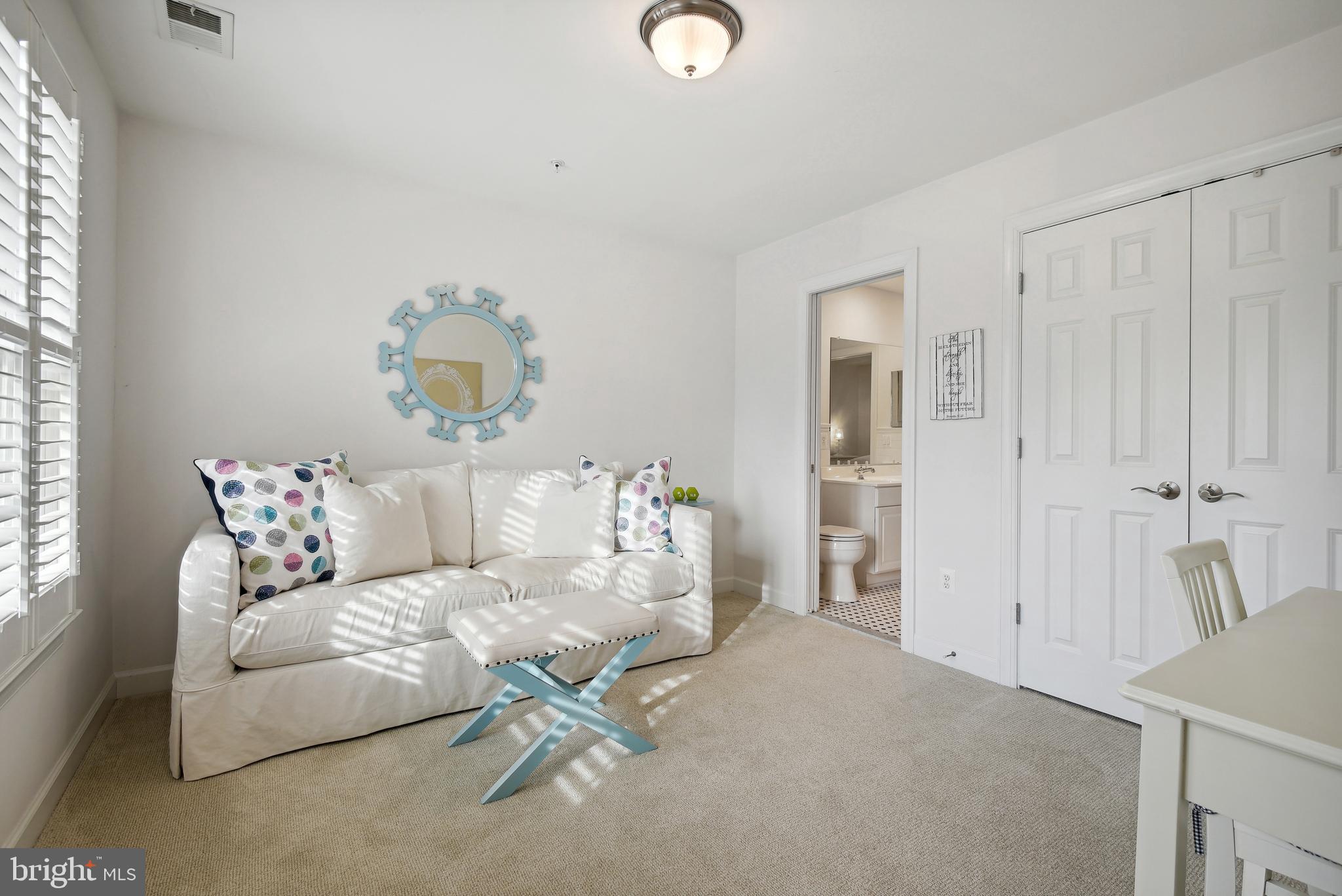 ENGLISH VILLAGE - Residential