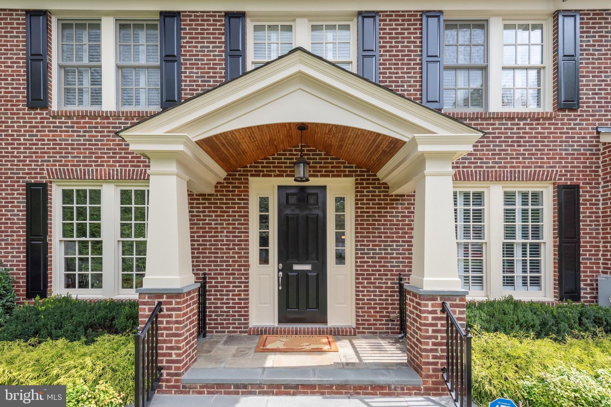 ENGLISH VILLAGE - Residential