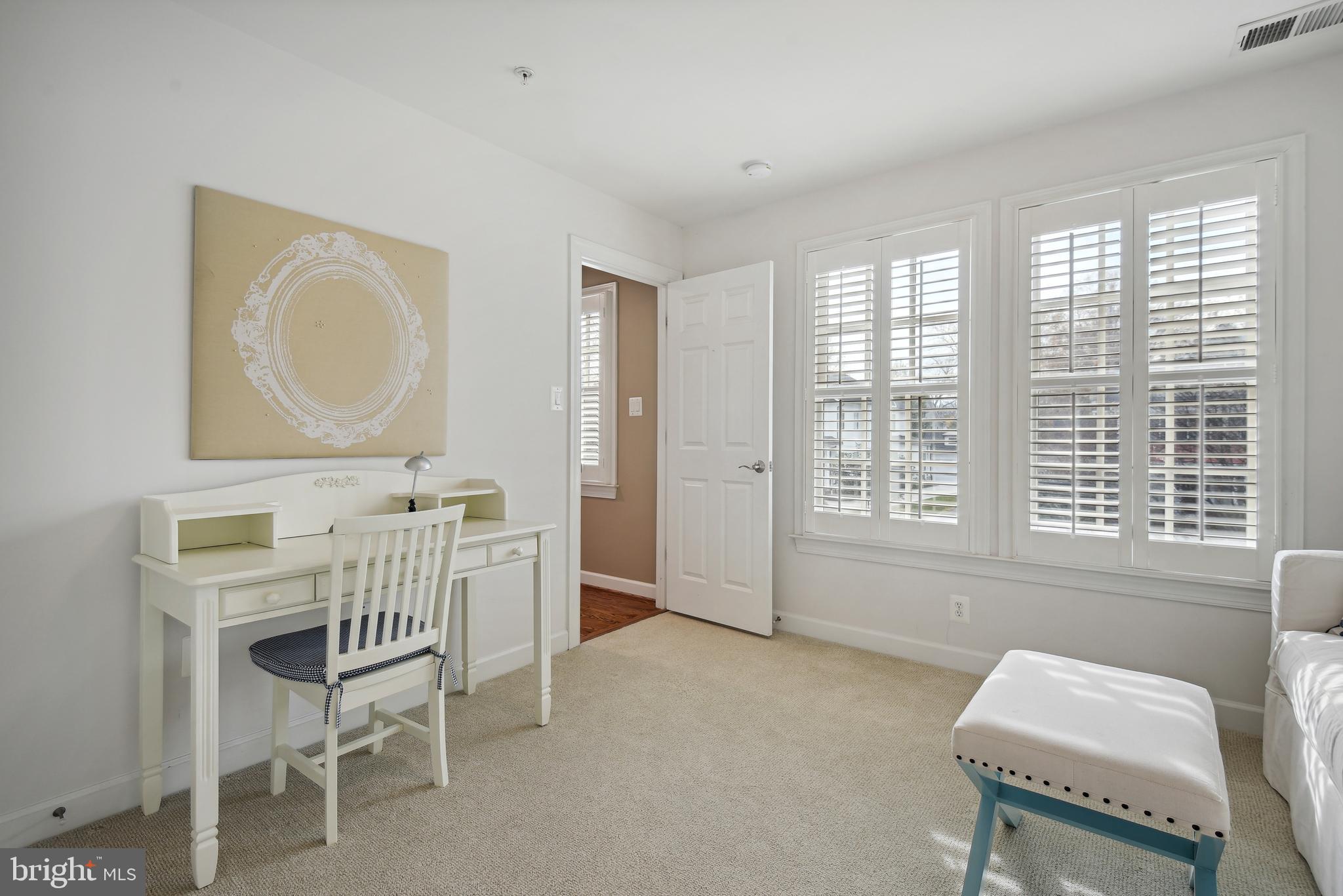 ENGLISH VILLAGE - Residential