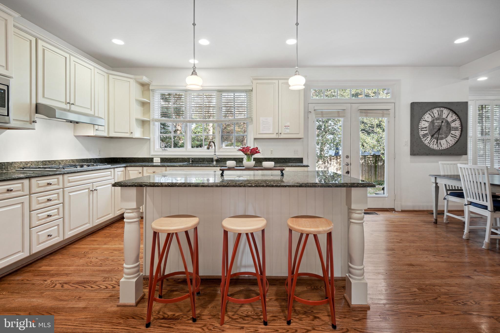 ENGLISH VILLAGE - Residential