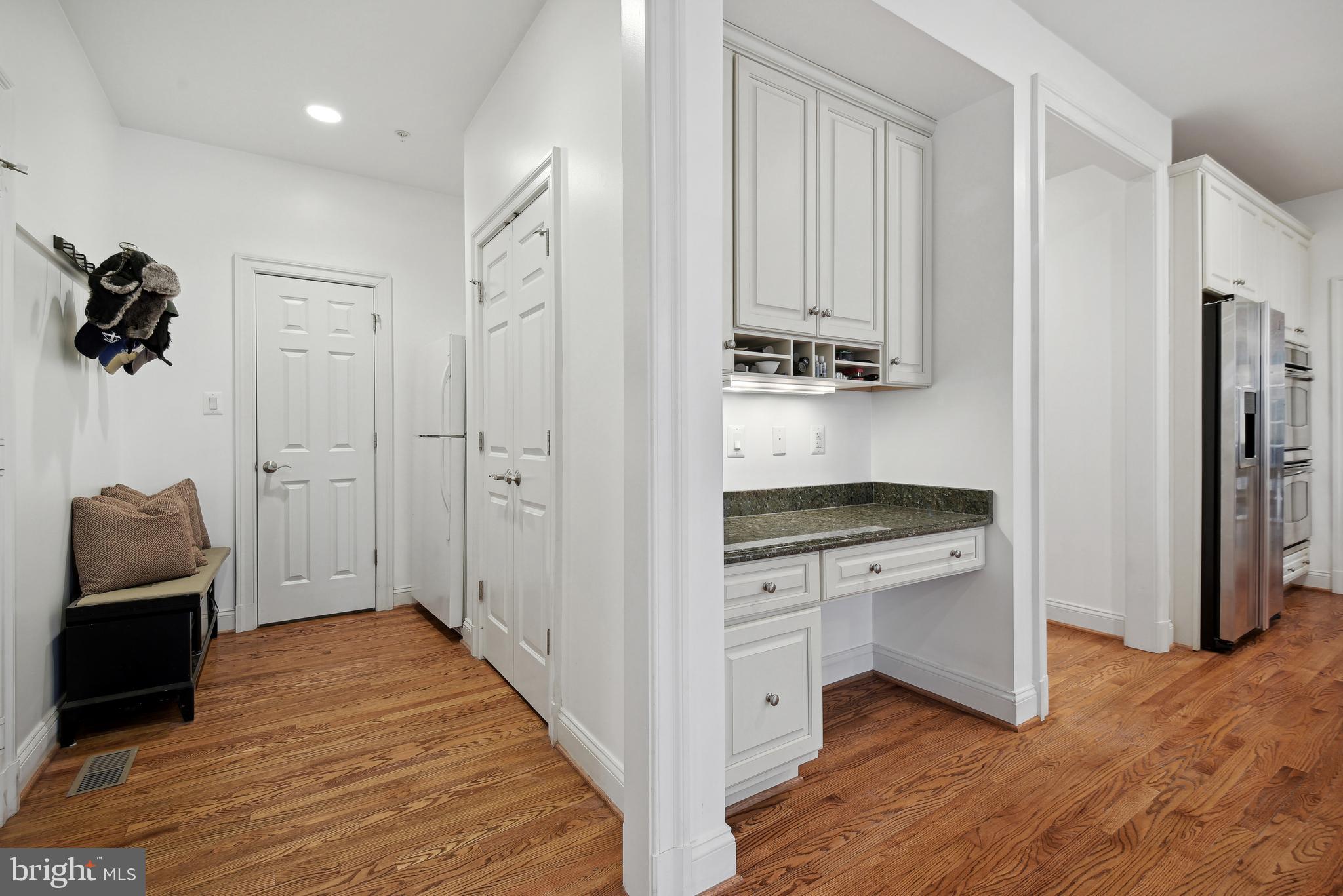 ENGLISH VILLAGE - Residential