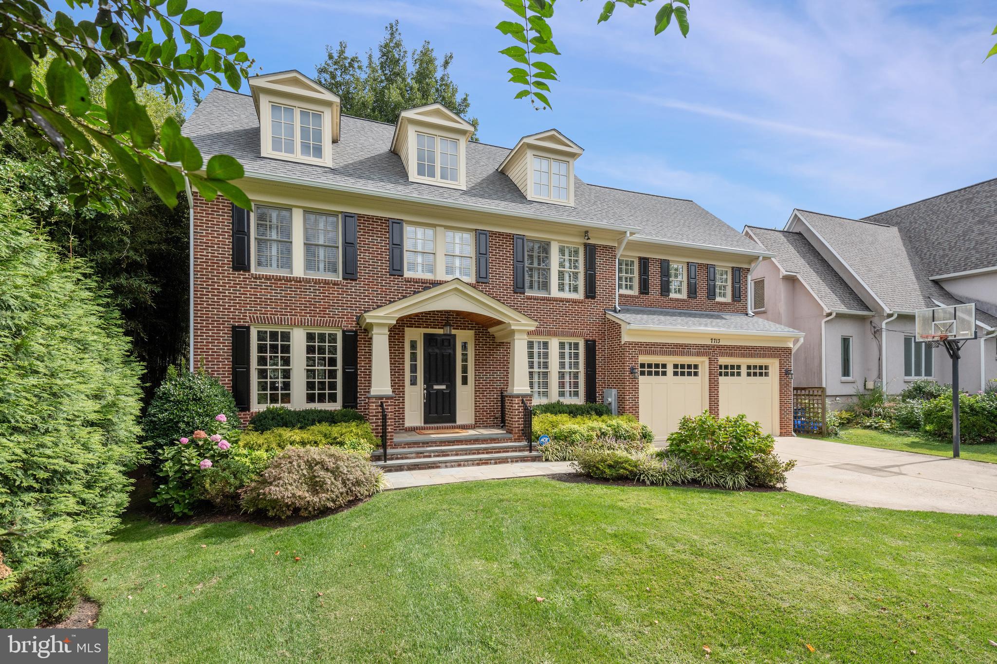 ENGLISH VILLAGE - Residential