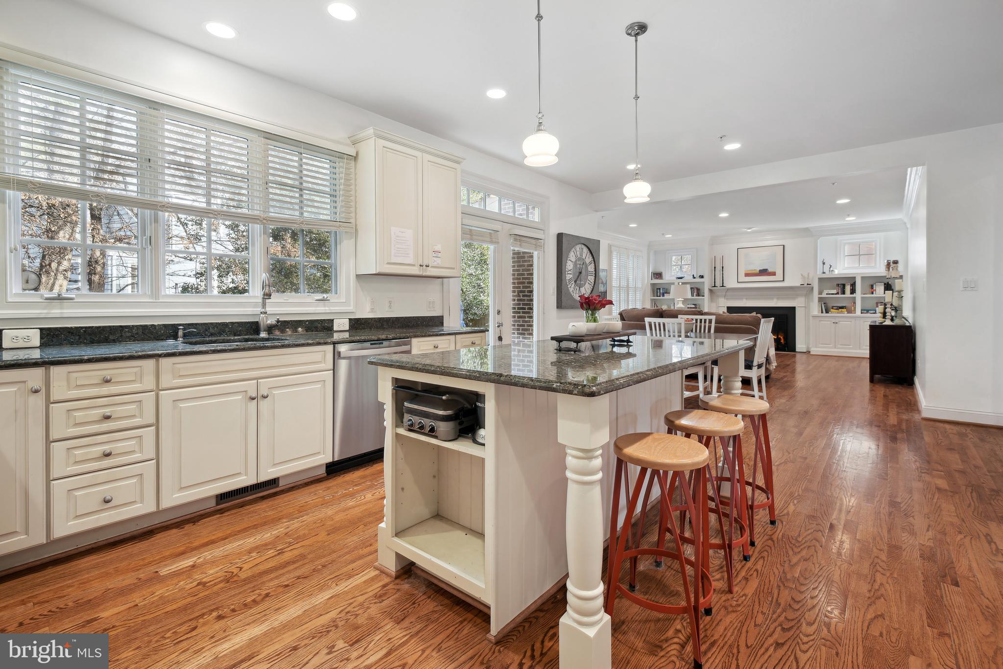 ENGLISH VILLAGE - Residential