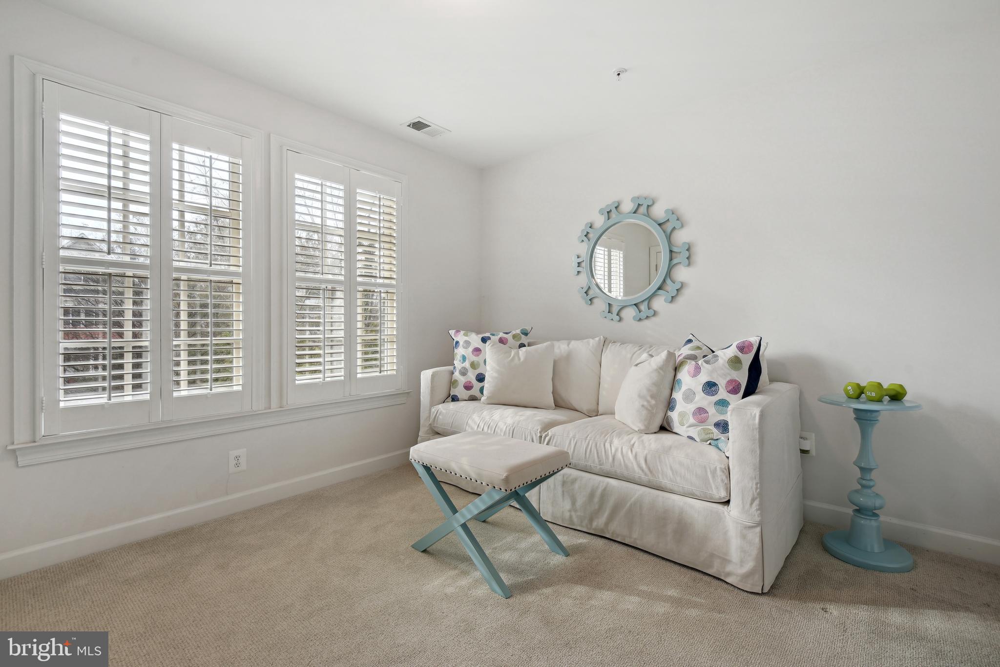 ENGLISH VILLAGE - Residential