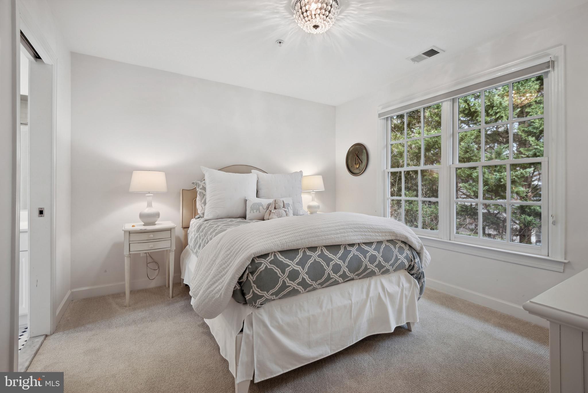 ENGLISH VILLAGE - Residential