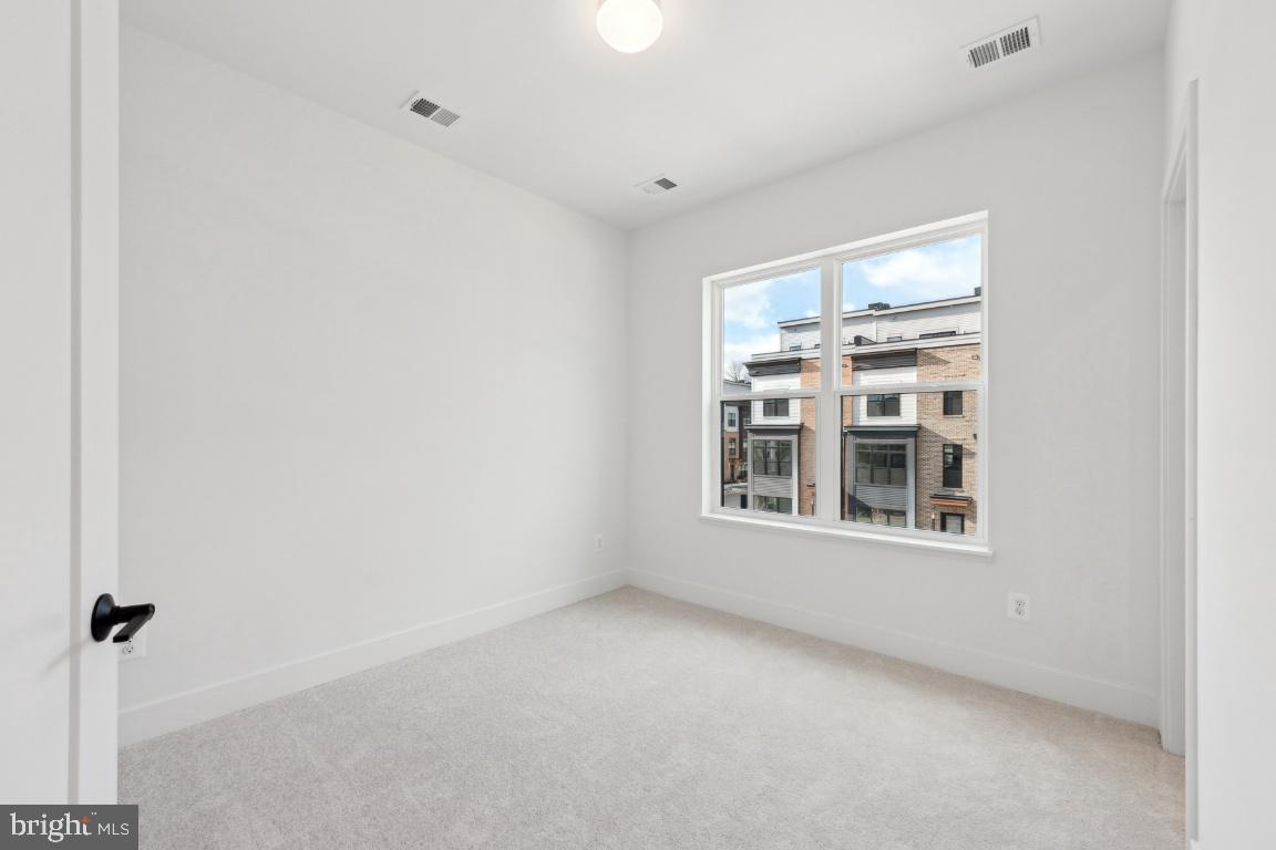 TYSONS RIDGE - Residential Lease