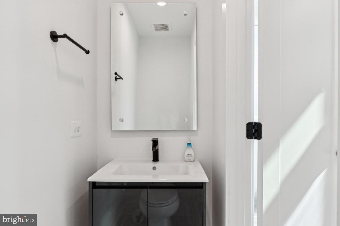 TYSONS RIDGE - Residential Lease