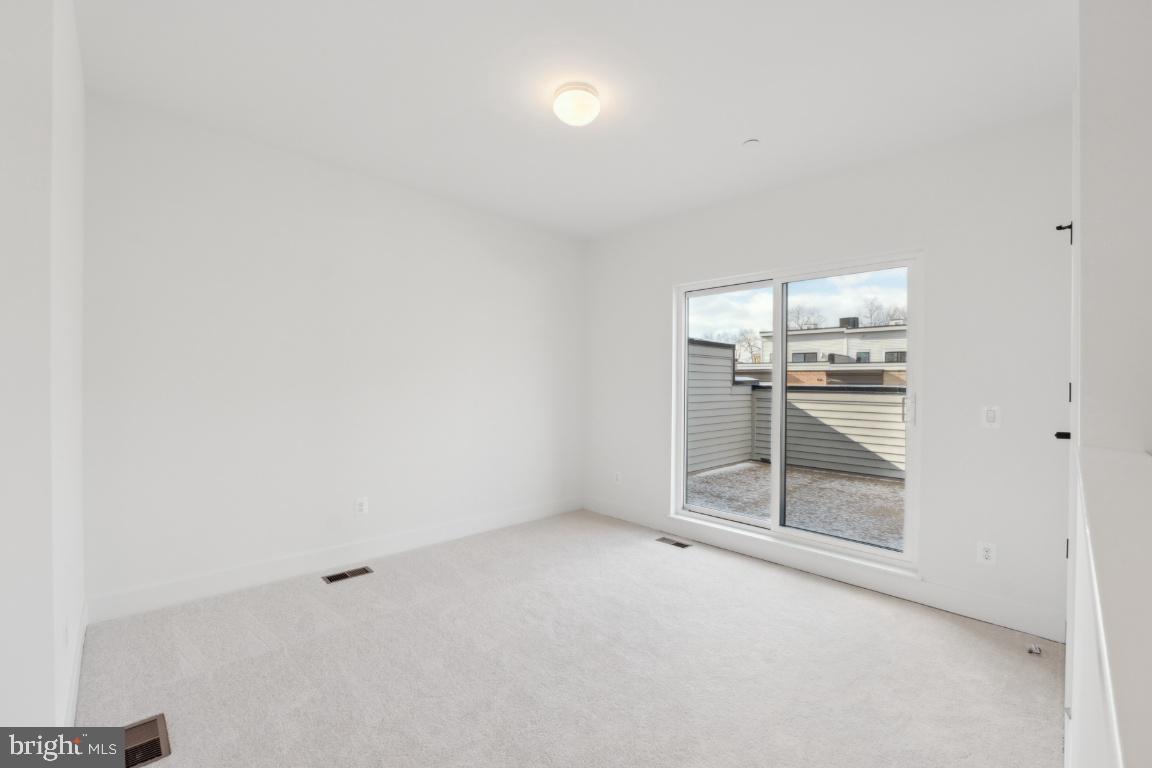 TYSONS RIDGE - Residential Lease