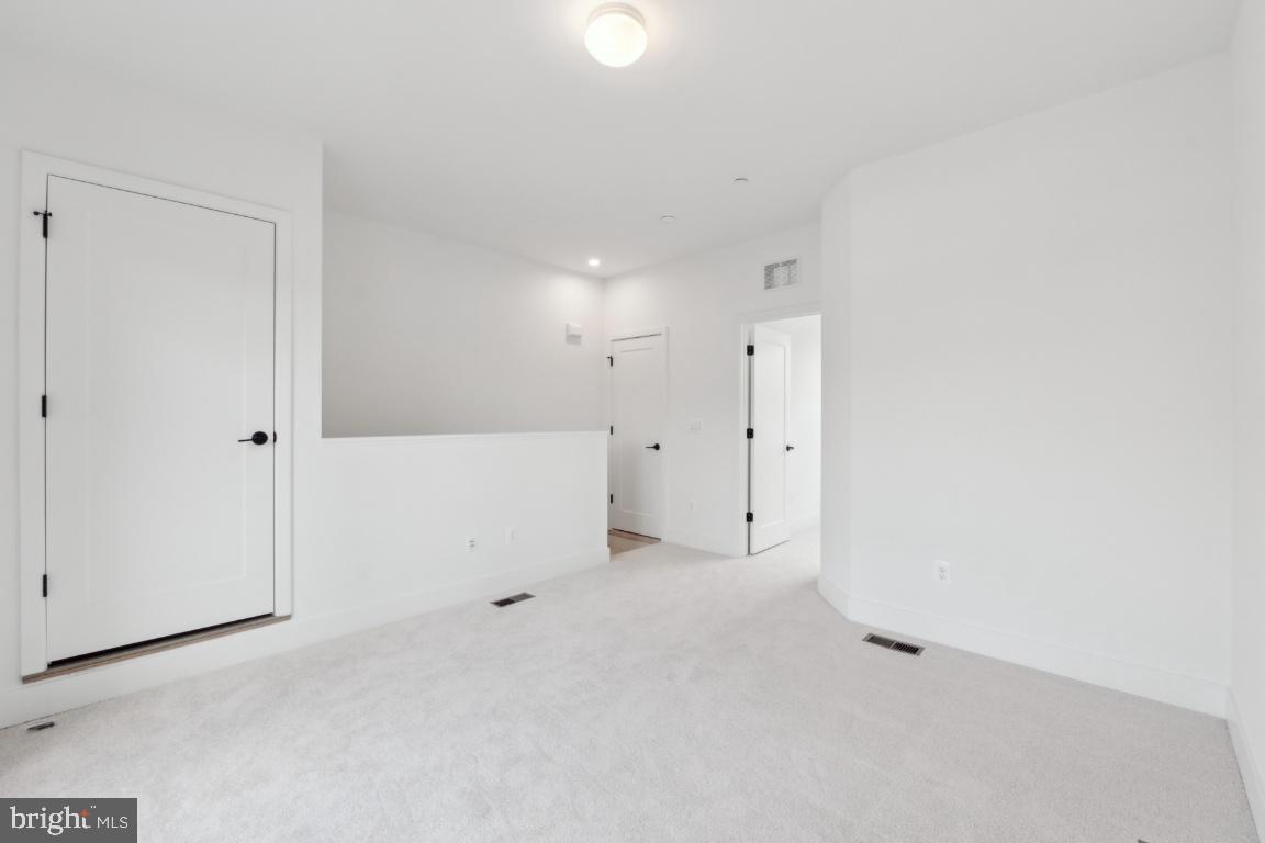 TYSONS RIDGE - Residential Lease